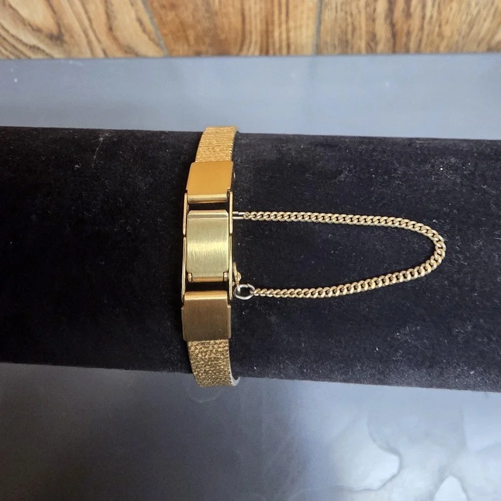 VTG Citizen Quartz Women Watch‎ Gold Tone Bracelet Japan 3220-899911 New Battery